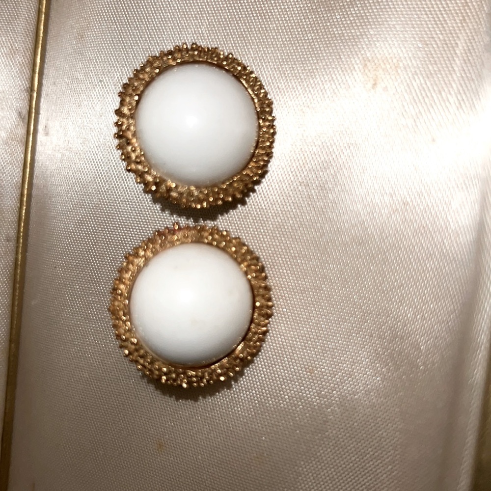 Vintage Trifari Clip-on Earrings